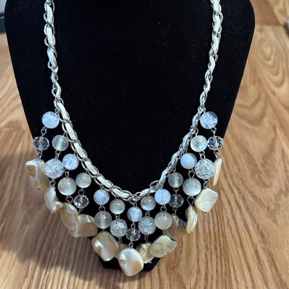 VINTAGE IRIDESCENT MOTHER OF PEARL SHELL AND BEADED BIB CORDED 17-20" NECKLACE